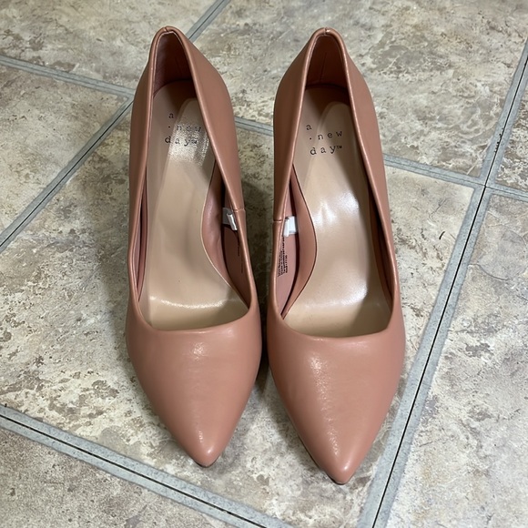 Heels - Picture 2 of 3